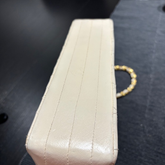 Vintage Beige Flap Chanel Bag - Picture 5 of 10